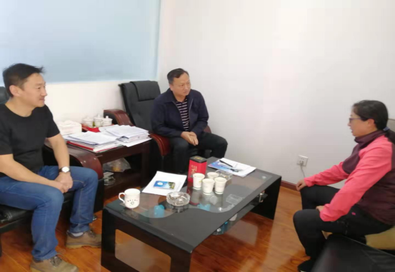 與祥云財(cái)富工業(yè)園區(qū)管委會(huì)主任趙武座談.png
