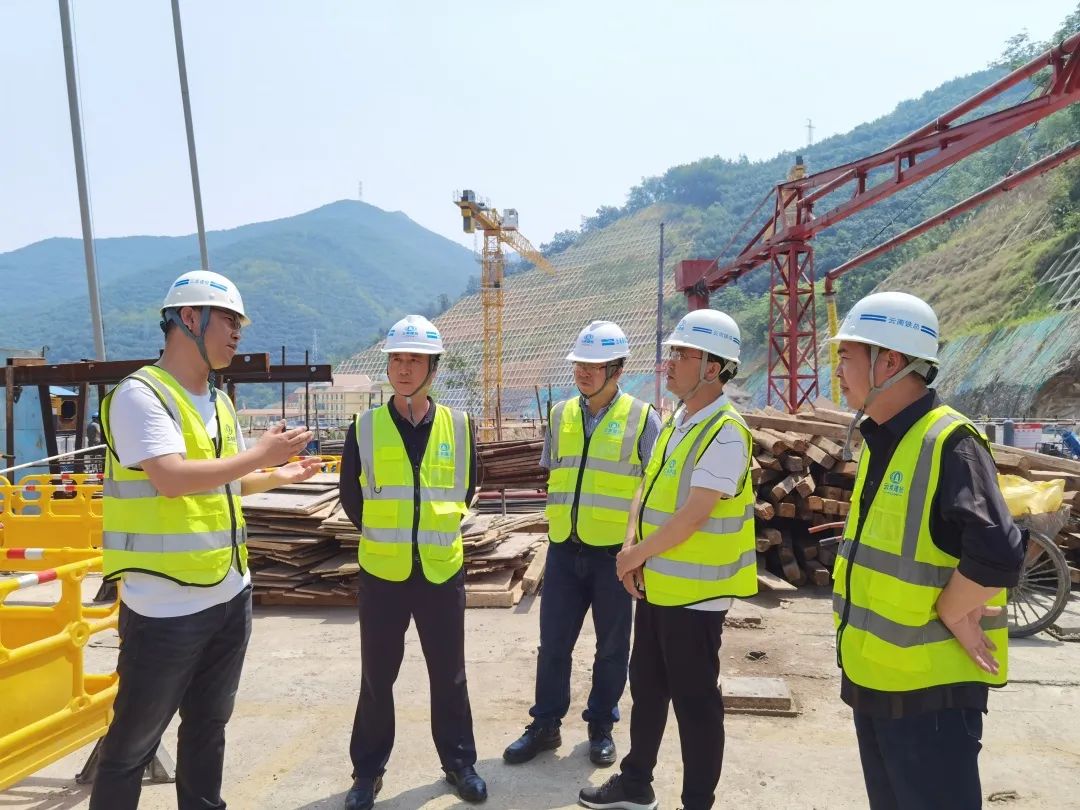 2022-4-26-金光祥帶隊(duì)到景洪神秘谷瀾滄江特大橋項(xiàng)目開展安全生產(chǎn)檢查.jpg