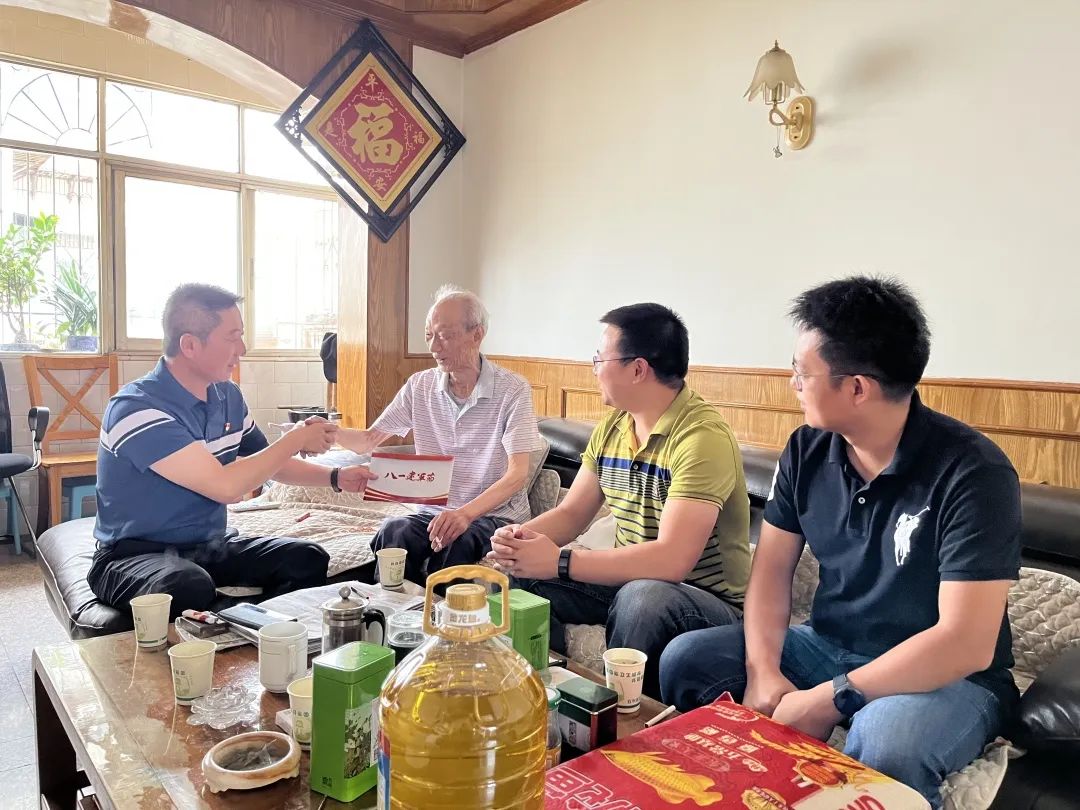 1659491904383900.jpg 公司開展慶“八一”走訪慰問活動1.jpg