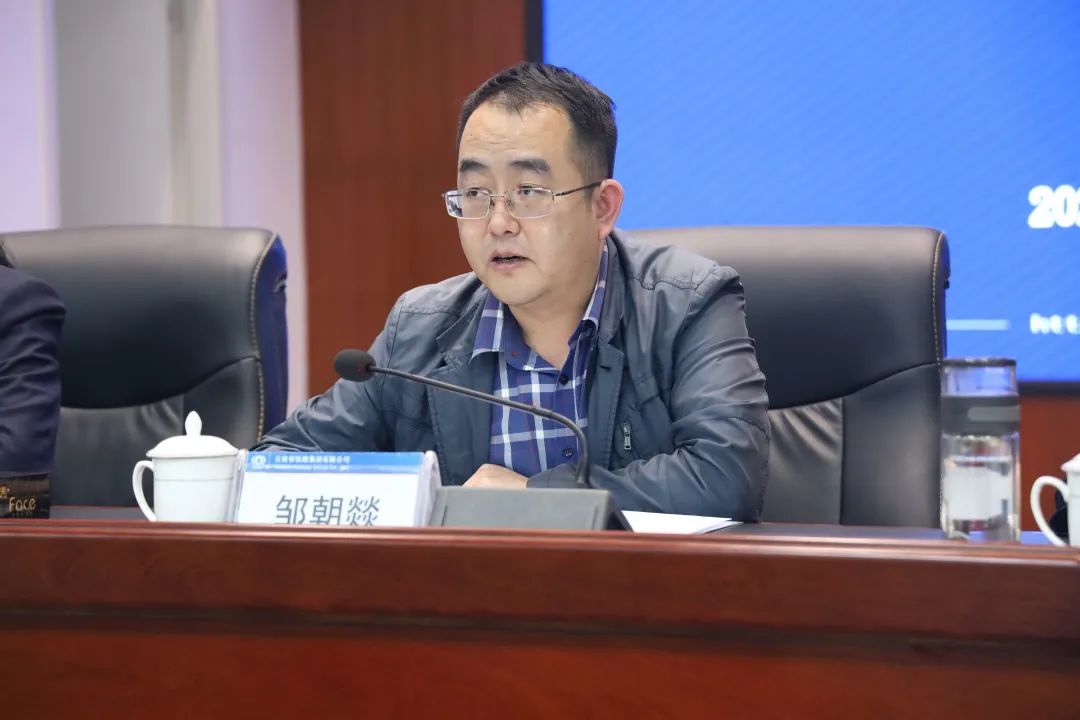 2022-10-11-公司召開干部大會(huì)宣布集團(tuán)黨委決定 李元鴻任公司黨委副書記、副董事長(zhǎng)、總經(jīng)理，柳德勝任公司副總經(jīng)理1.jpg